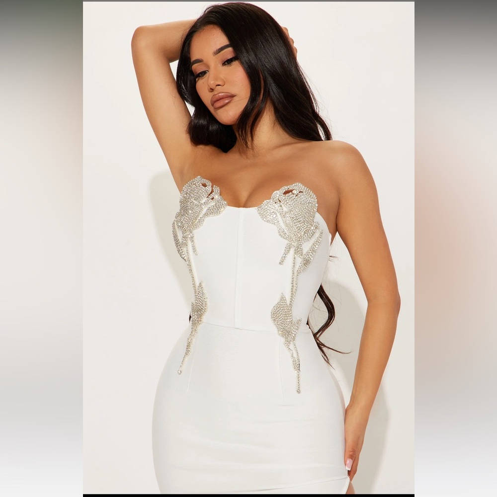 Oscar’s Lady Embellished Dress